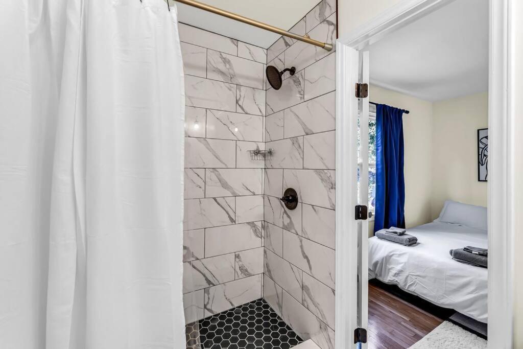 Fully Renovated 4 Bed Buena Vista House Near Wfu Βίλα Γουίνστον-Σάλεμ Εξωτερικό φωτογραφία